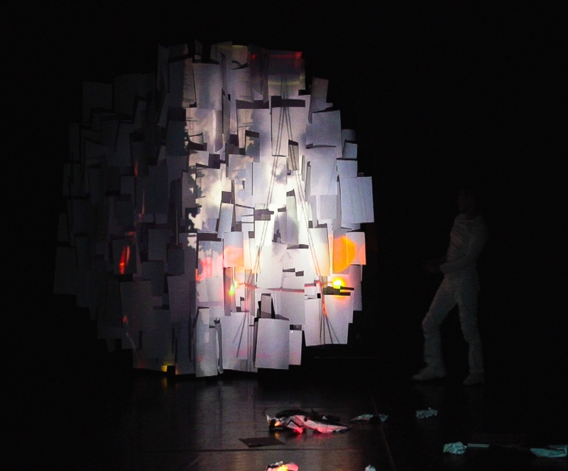 dcompo-DiMartino-Okus-videomapping-urban-paper-choreographer-10