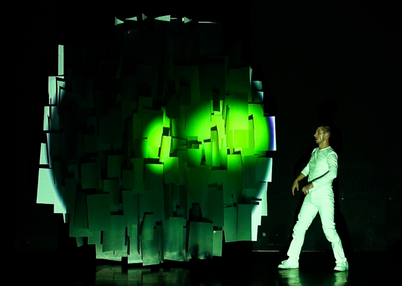 dcompo-DiMartino-Okus-videomapping-urban-paper-choreographer-9