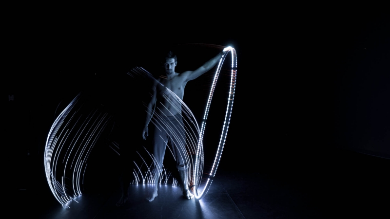DiMartino-Okus-photography-lightpainting-choreographer-paper